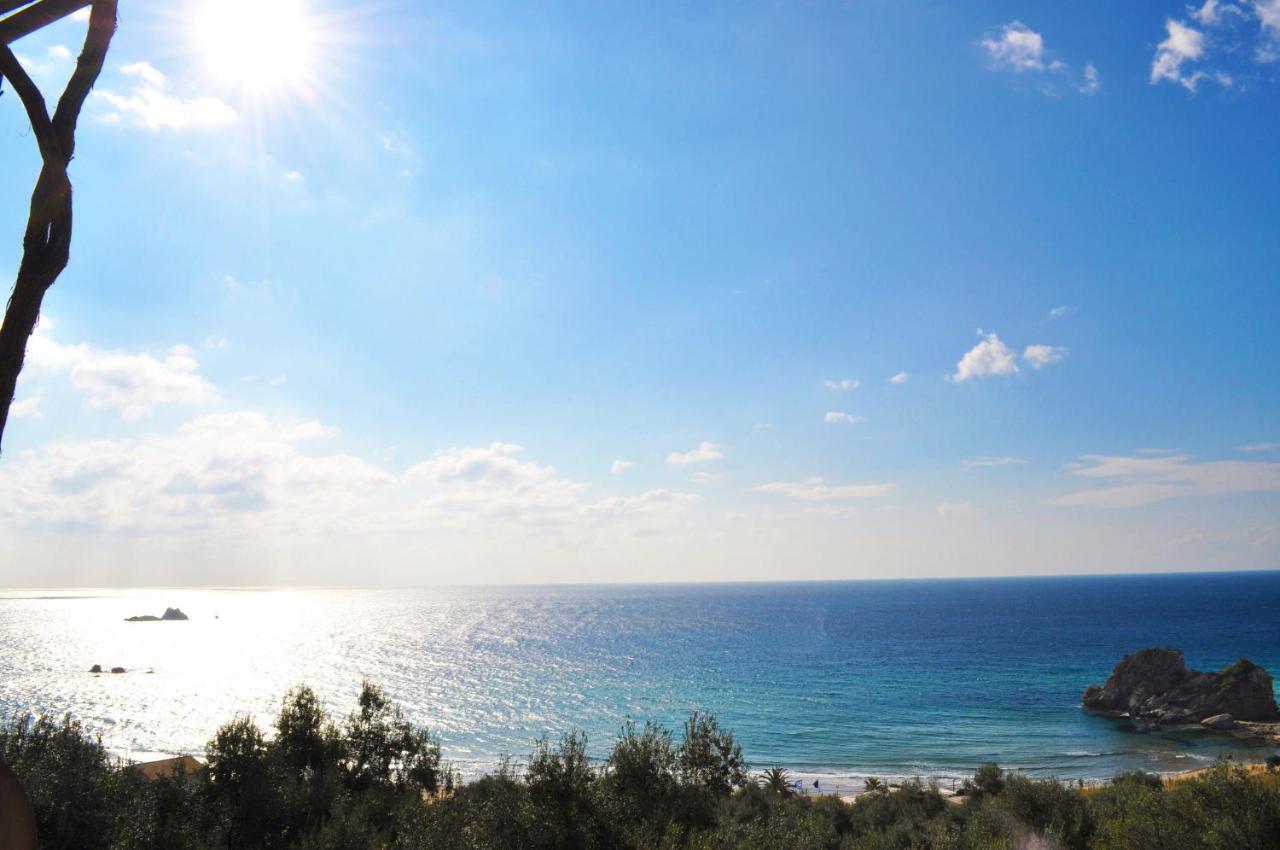 Luxury Loft Apartment With Pool - Pelekas Beach, Corfu ภายนอก รูปภาพ