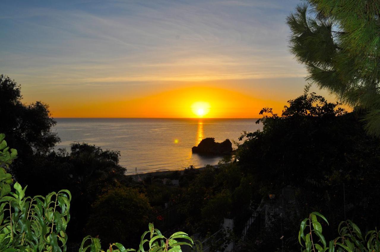 Luxury Loft Apartment With Pool - Pelekas Beach, Corfu ภายนอก รูปภาพ